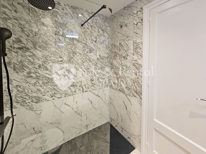 Image No.27-3 Bed Flat for sale