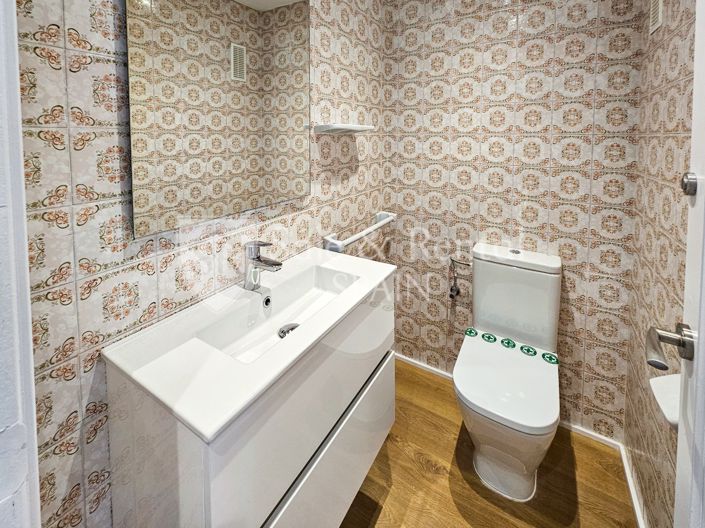 Image No.29-3 Bed Flat for sale