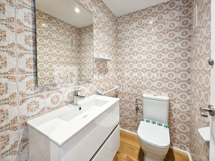 Image No.30-3 Bed Flat for sale