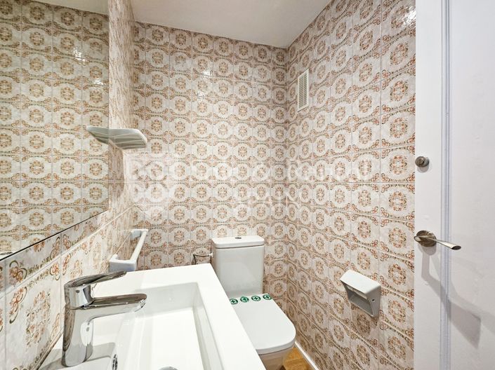 Image No.32-3 Bed Flat for sale