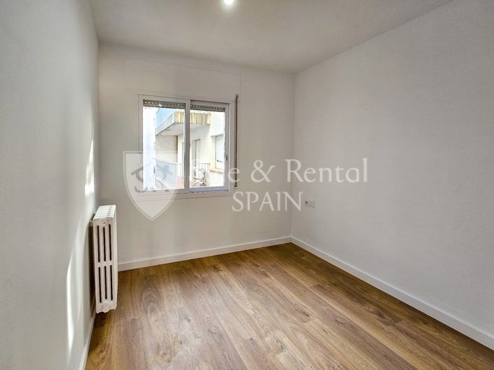 Image No.34-3 Bed Flat for sale