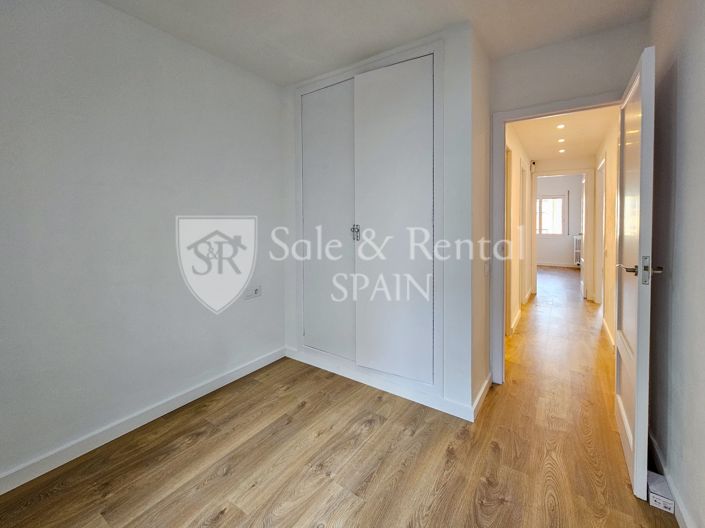 Image No.37-3 Bed Flat for sale