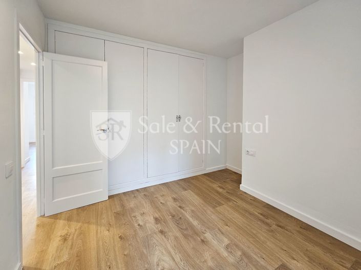 Image No.42-3 Bed Flat for sale