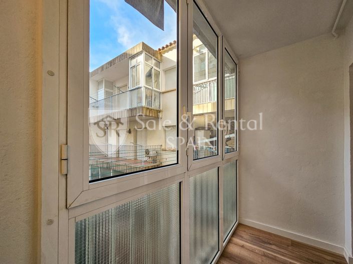 Image No.44-3 Bed Flat for sale