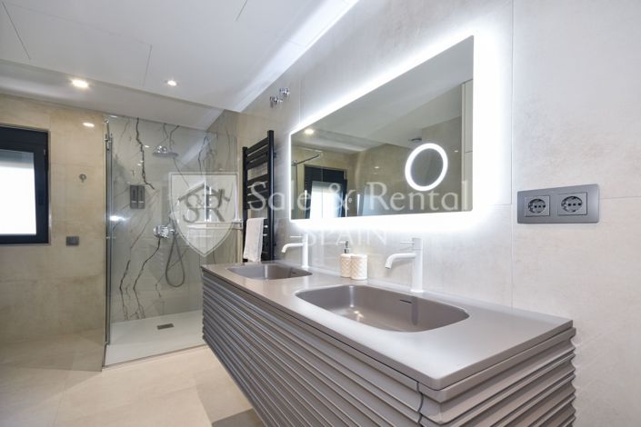 Image No.14-9 Bed Villa for sale