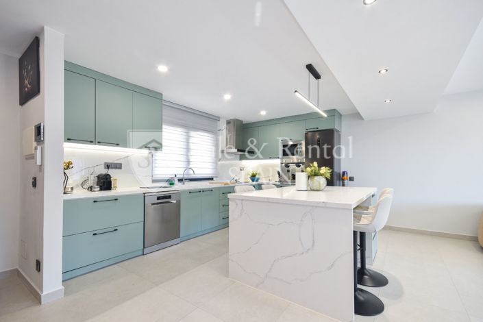 Image No.18-9 Bed Villa for sale