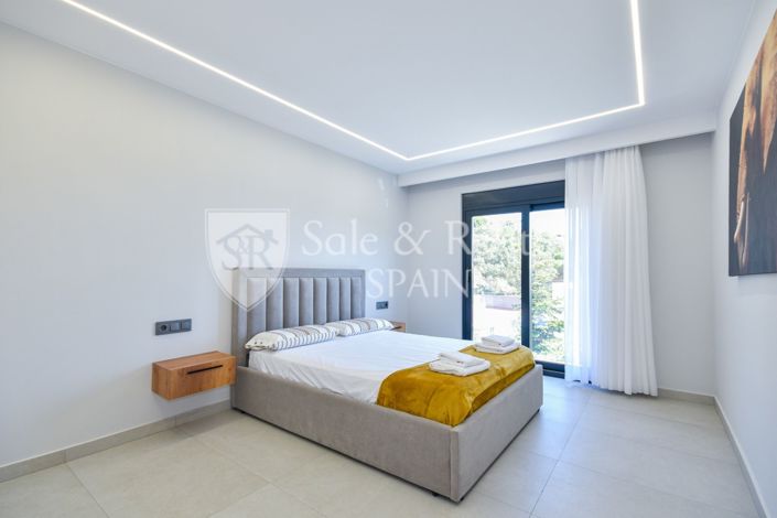 Image No.7-9 Bed Villa for sale