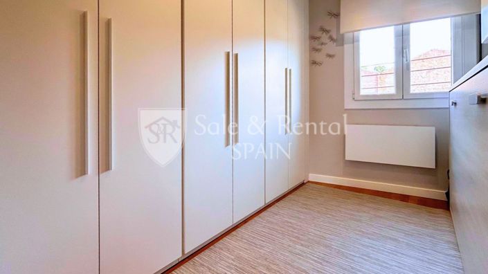 Image No.20-3 Bed Flat for sale