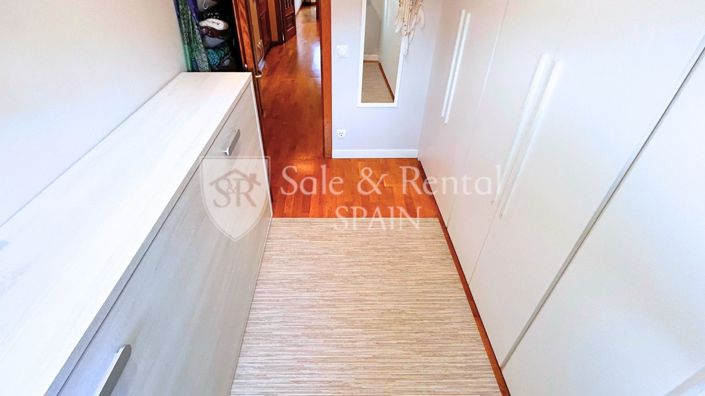 Image No.21-3 Bed Flat for sale