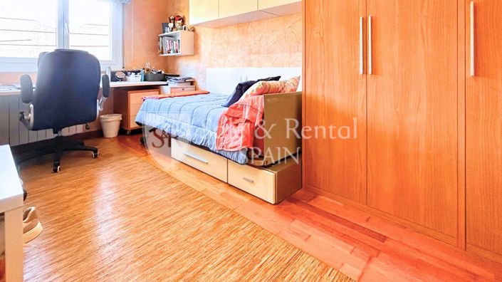 Image No.22-3 Bed Flat for sale