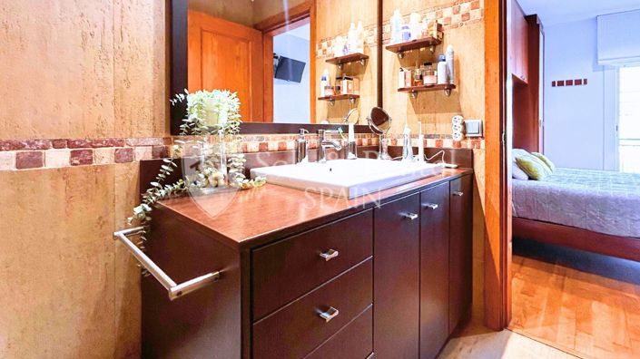 Image No.28-3 Bed Flat for sale