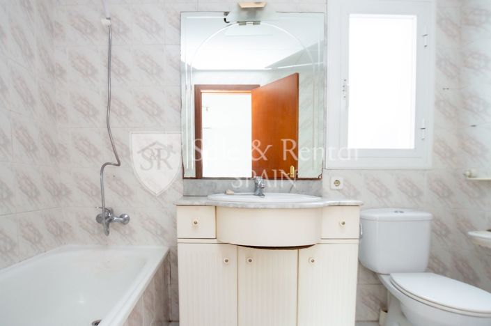 Image No.12-3 Bed Flat for sale