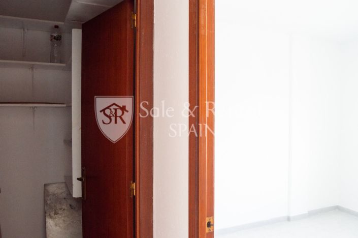 Image No.23-3 Bed Flat for sale