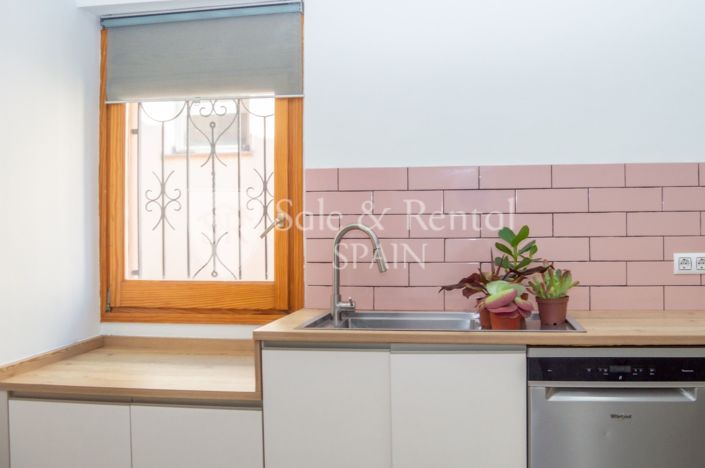 Image No.15-4 Bed Flat for sale