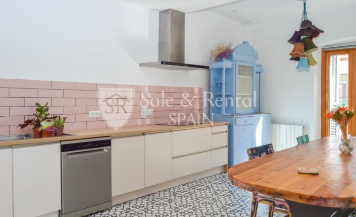 Image No.17-4 Bed Flat for sale