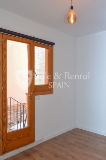 Image No.21-4 Bed Flat for sale