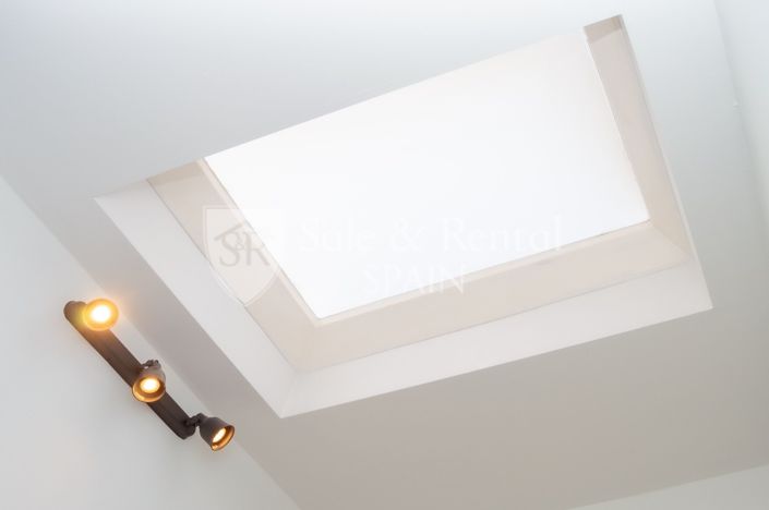 Image No.25-4 Bed Flat for sale