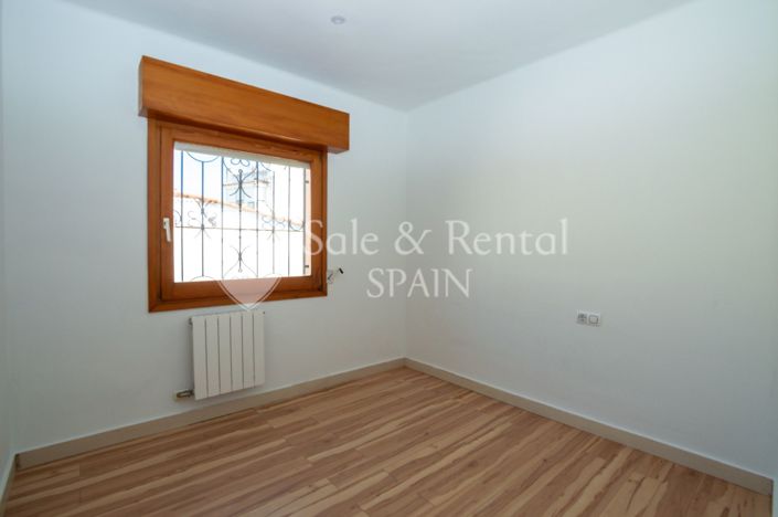 Image No.30-4 Bed Flat for sale