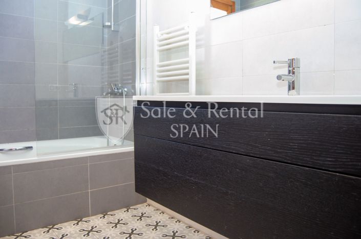 Image No.32-4 Bed Flat for sale