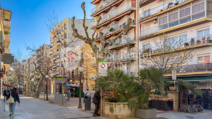 Image No.45-4 Bed Flat for sale