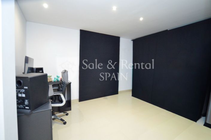 Image No.28-5 Bed Villa for sale