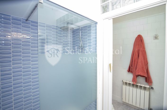 Image No.21-4 Bed Flat for sale