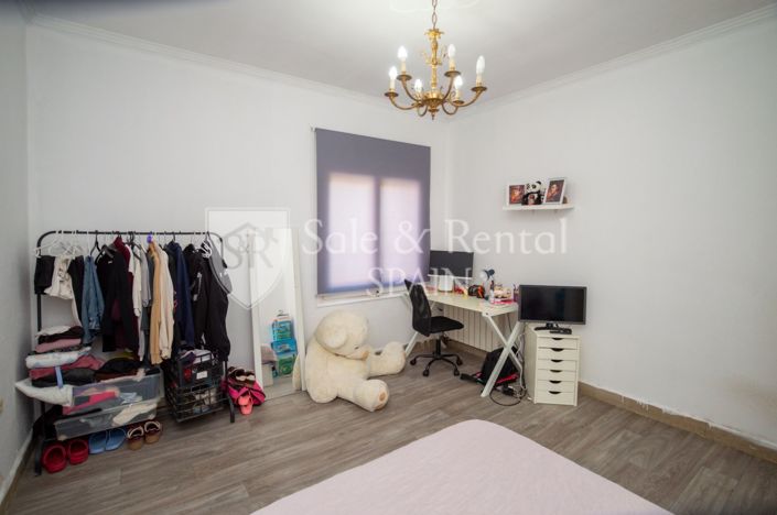 Image No.27-4 Bed Flat for sale