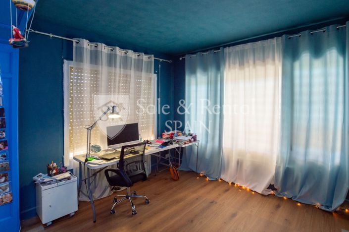 Image No.6-4 Bed Flat for sale