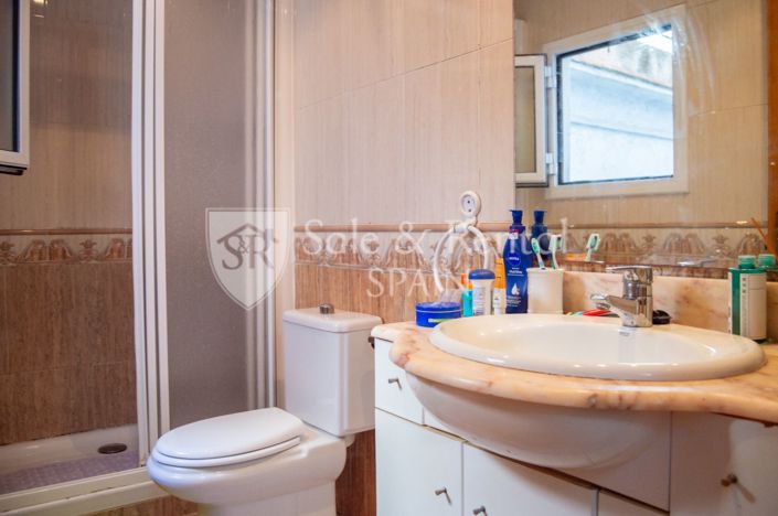 Image No.18-3 Bed Flat for sale