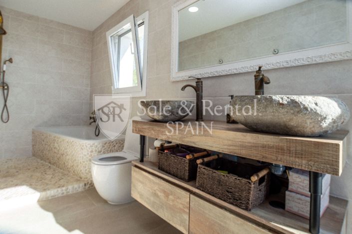 Image No.37-6 Bed Villa for sale