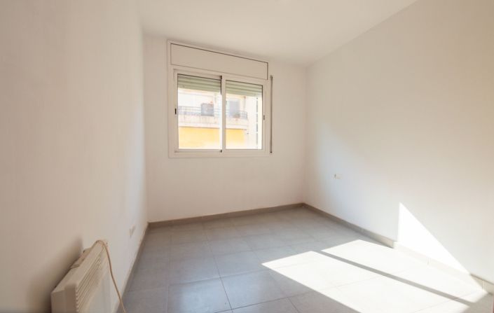Image No.10-2 Bed Flat for sale