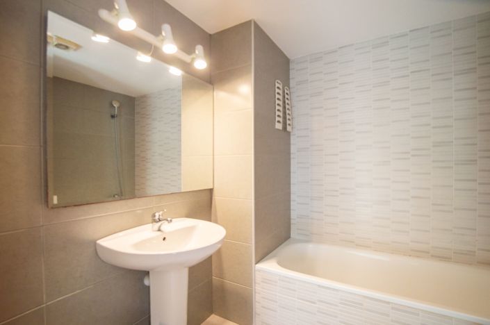 Image No.9-2 Bed Flat for sale