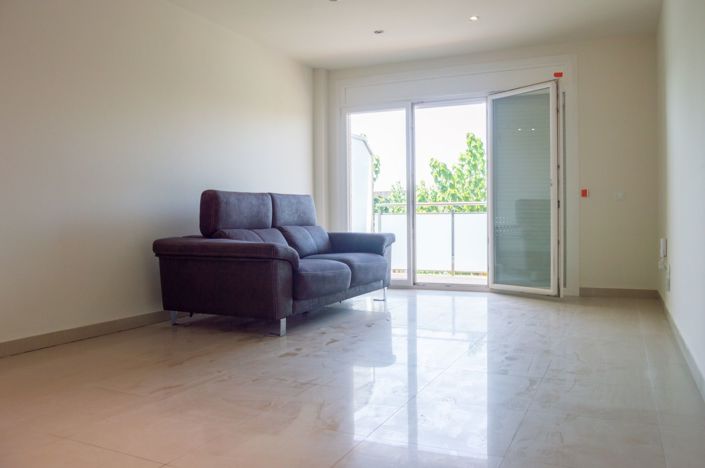 Image No.13-3 Bed Flat for sale