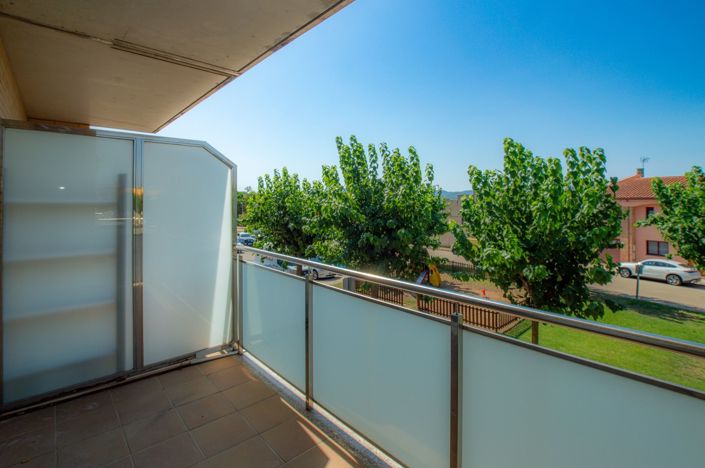 Image No.16-3 Bed Flat for sale