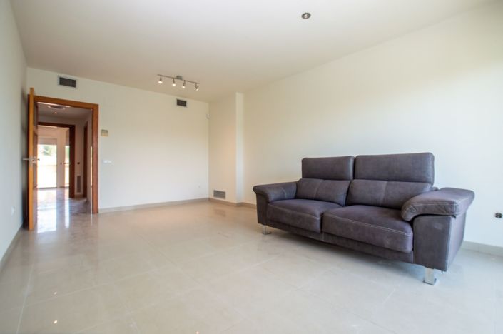 Image No.21-3 Bed Flat for sale