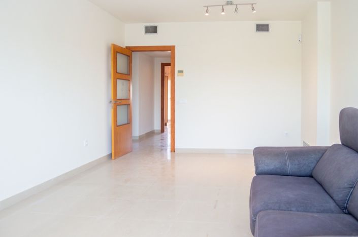 Image No.22-3 Bed Flat for sale