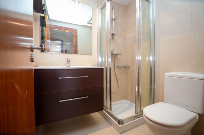 Image No.24-3 Bed Flat for sale