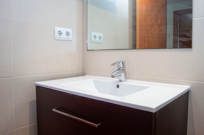 Image No.27-3 Bed Flat for sale