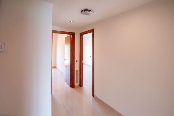 Image No.28-3 Bed Flat for sale