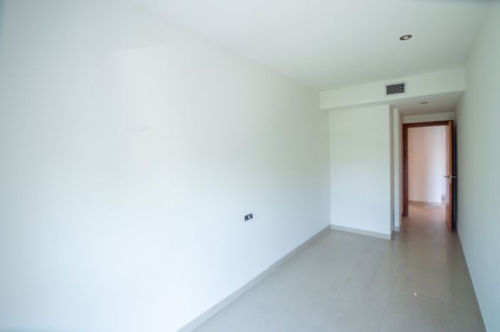Image No.33-3 Bed Flat for sale