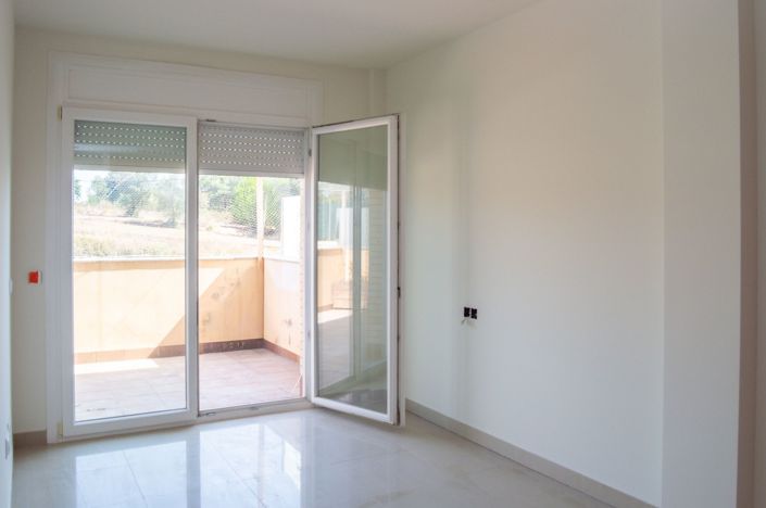 Image No.34-3 Bed Flat for sale