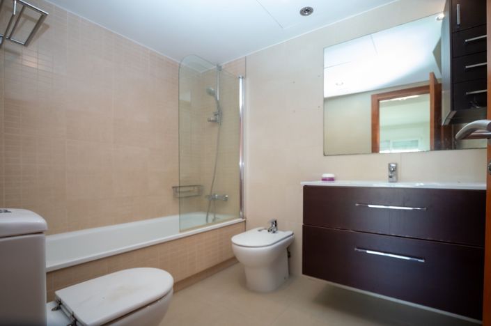Image No.36-3 Bed Flat for sale