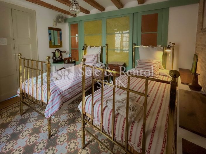 Image No.29-3 Bed Flat for sale