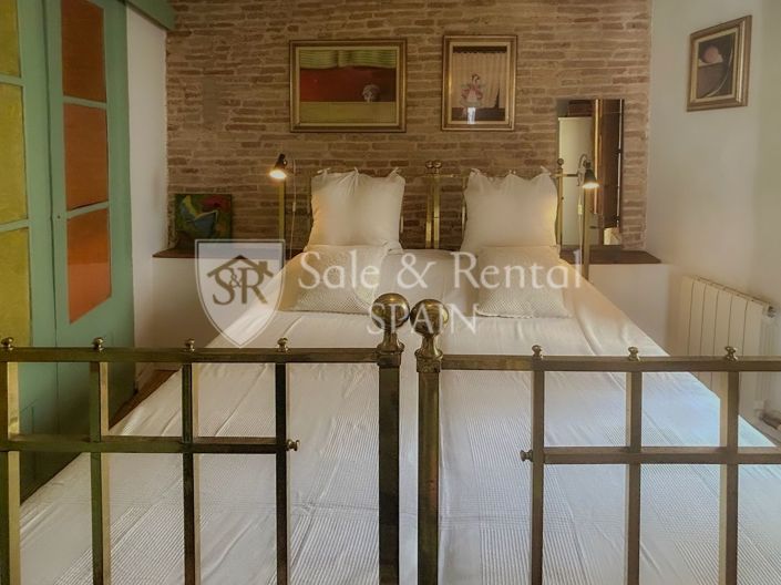 Image No.33-3 Bed Flat for sale