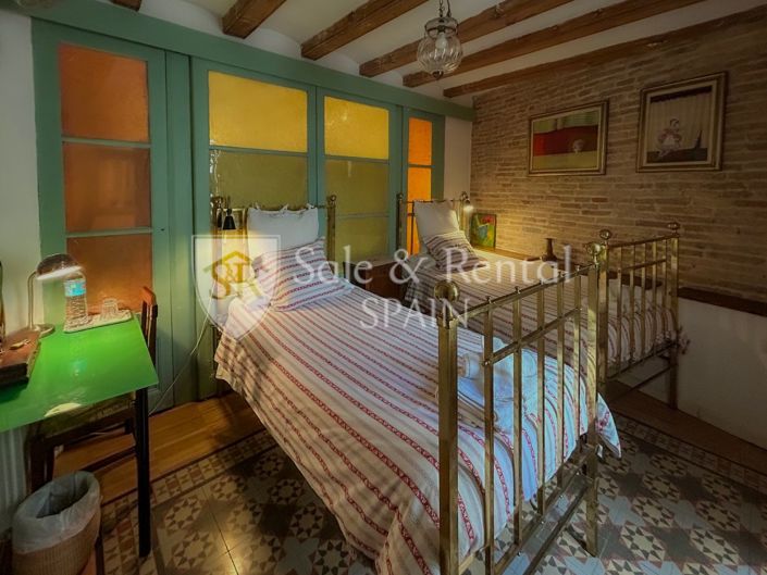 Image No.36-3 Bed Flat for sale