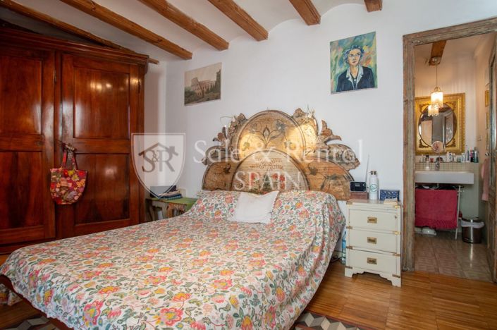 Image No.49-3 Bed Flat for sale