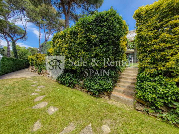 Image No.34-3 Bed Flat for sale