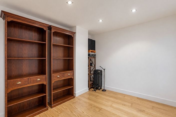 Image No.23-4 Bed Flat for sale