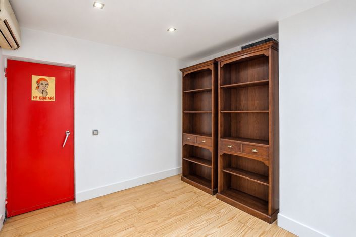 Image No.24-4 Bed Flat for sale