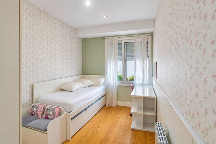 Image No.25-4 Bed Flat for sale